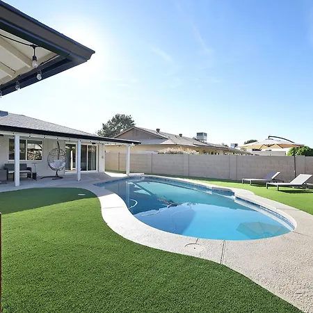 Pegasus - Modern Tempe Getaway With Pool & Game Room